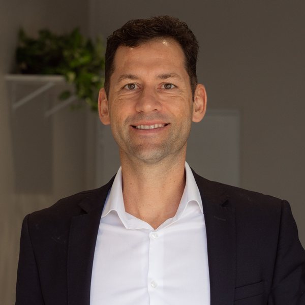 Dr. Gustavo Dutra
